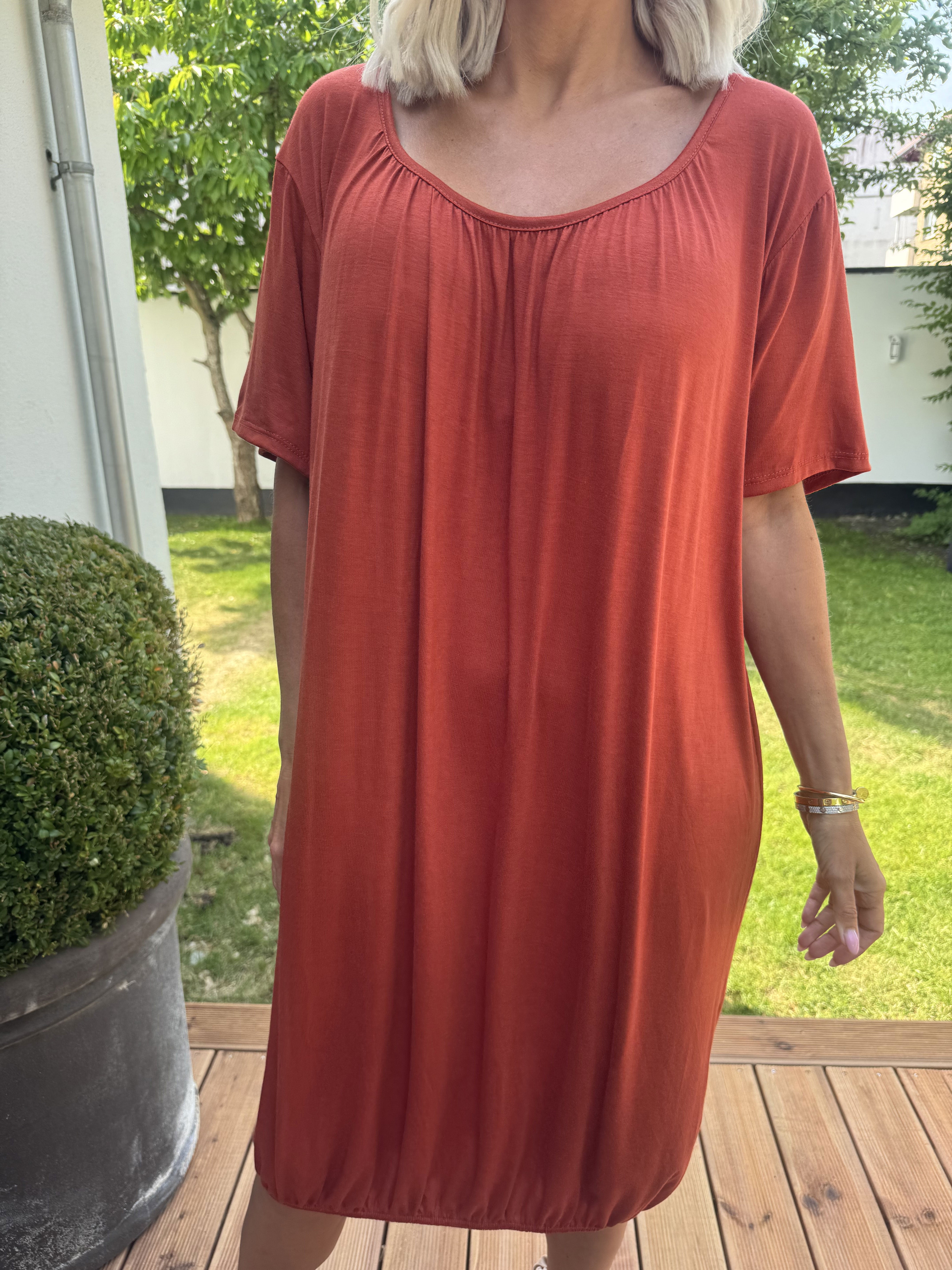 Miracle Dress - Basis kjole i viskose med elastik forneden